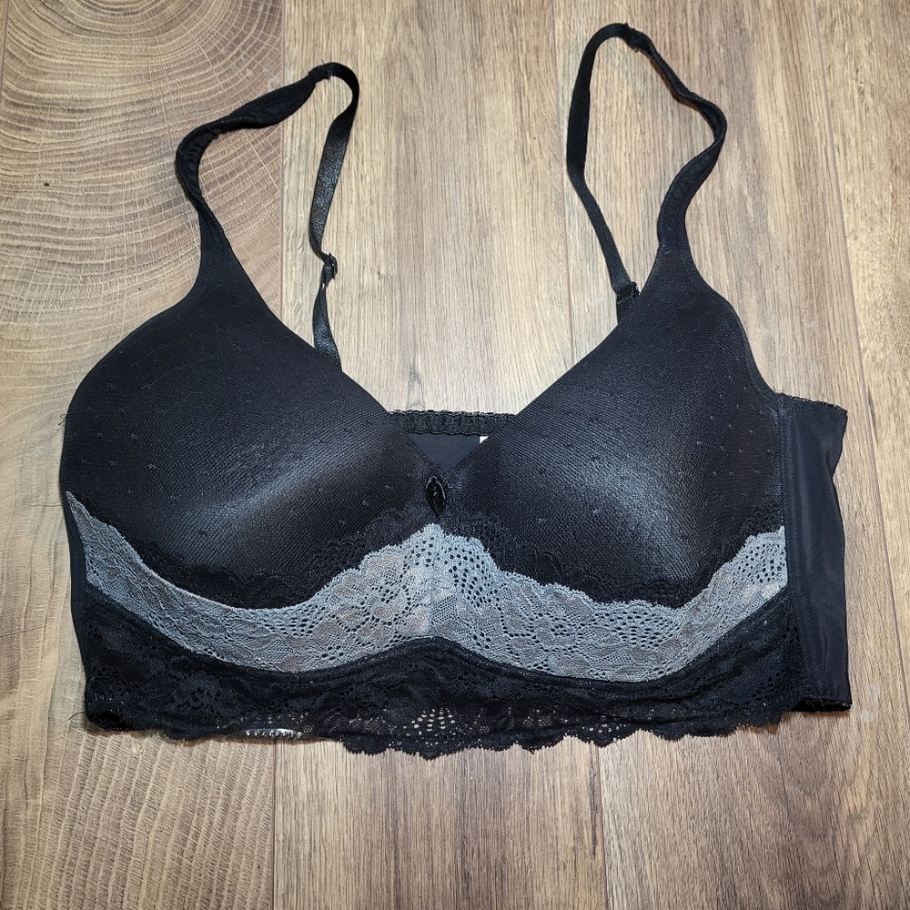 Rhonda Shear Pull Over Black & Grey Bra with Lace Size 2X